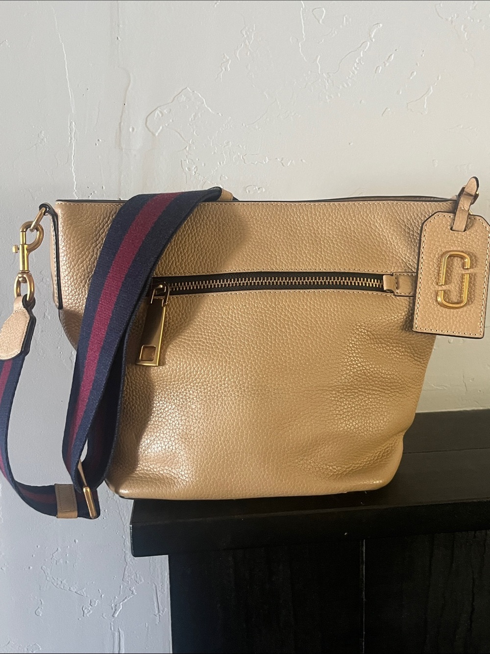 Marc Jacobs Gotham Leather Bucket Crossbody Tan Bag w/Blue and Burgundy Strap - Picture 3 of 9
